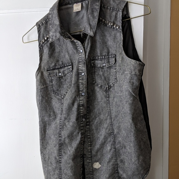 Gray denim button-up vest - Picture 1 of 3